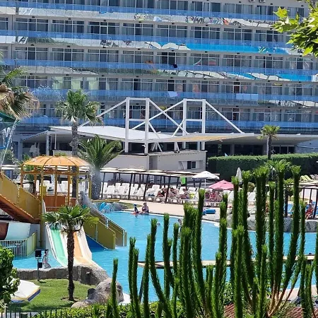 Aquapark 2bd For Family 公寓 阳光海滩